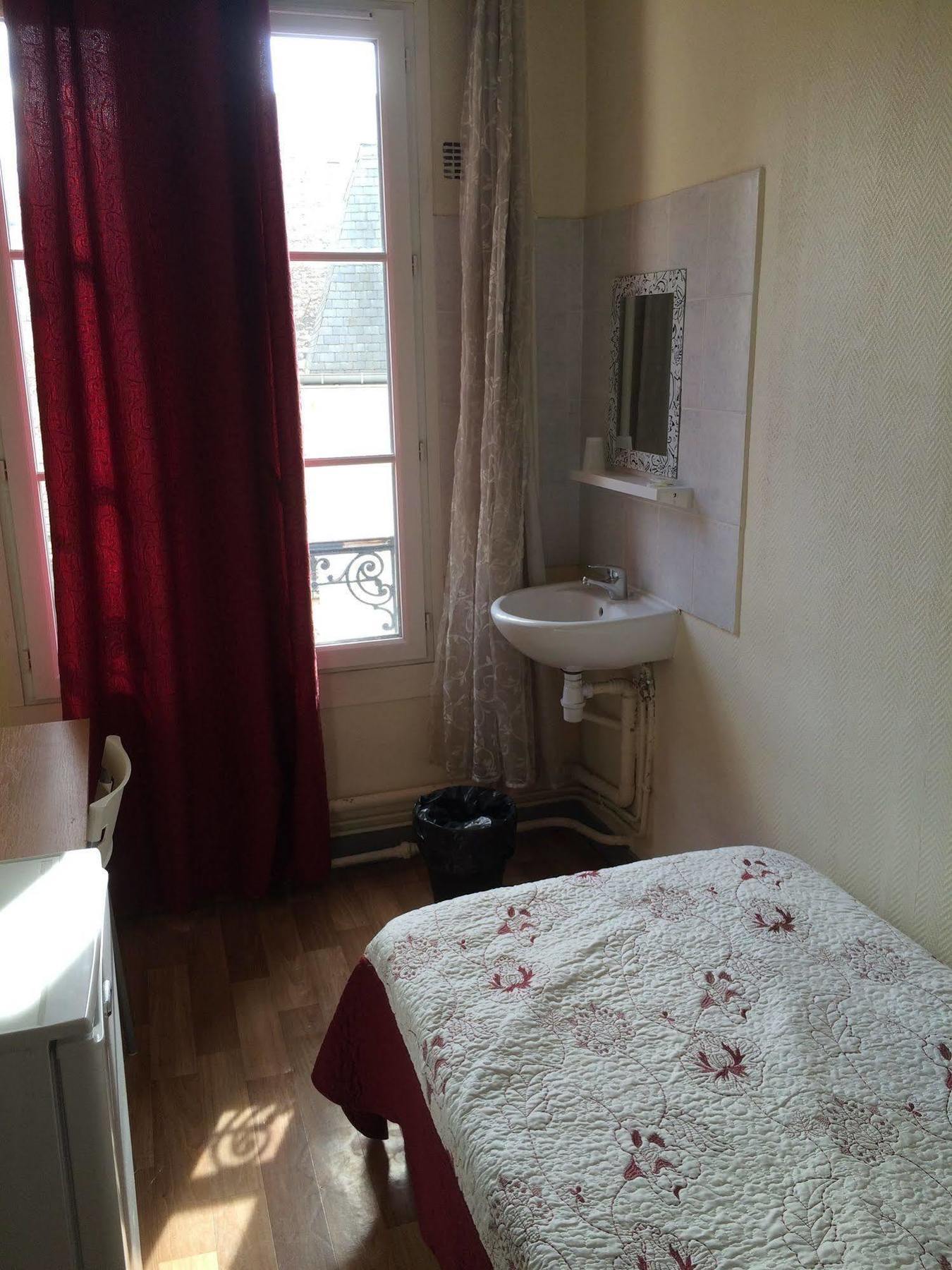Au Royal Mad Hotel Parigi