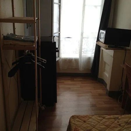 Au Royal Mad Hotel Parigi