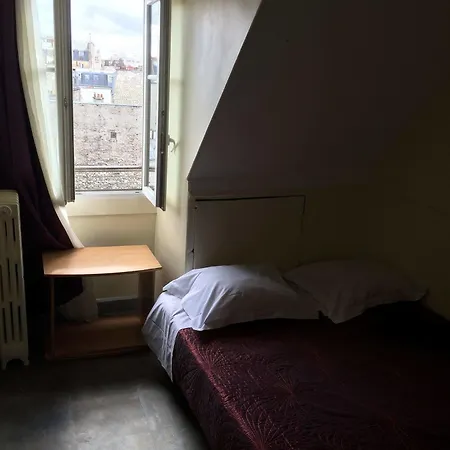Au Royal Mad Hotel Parigi