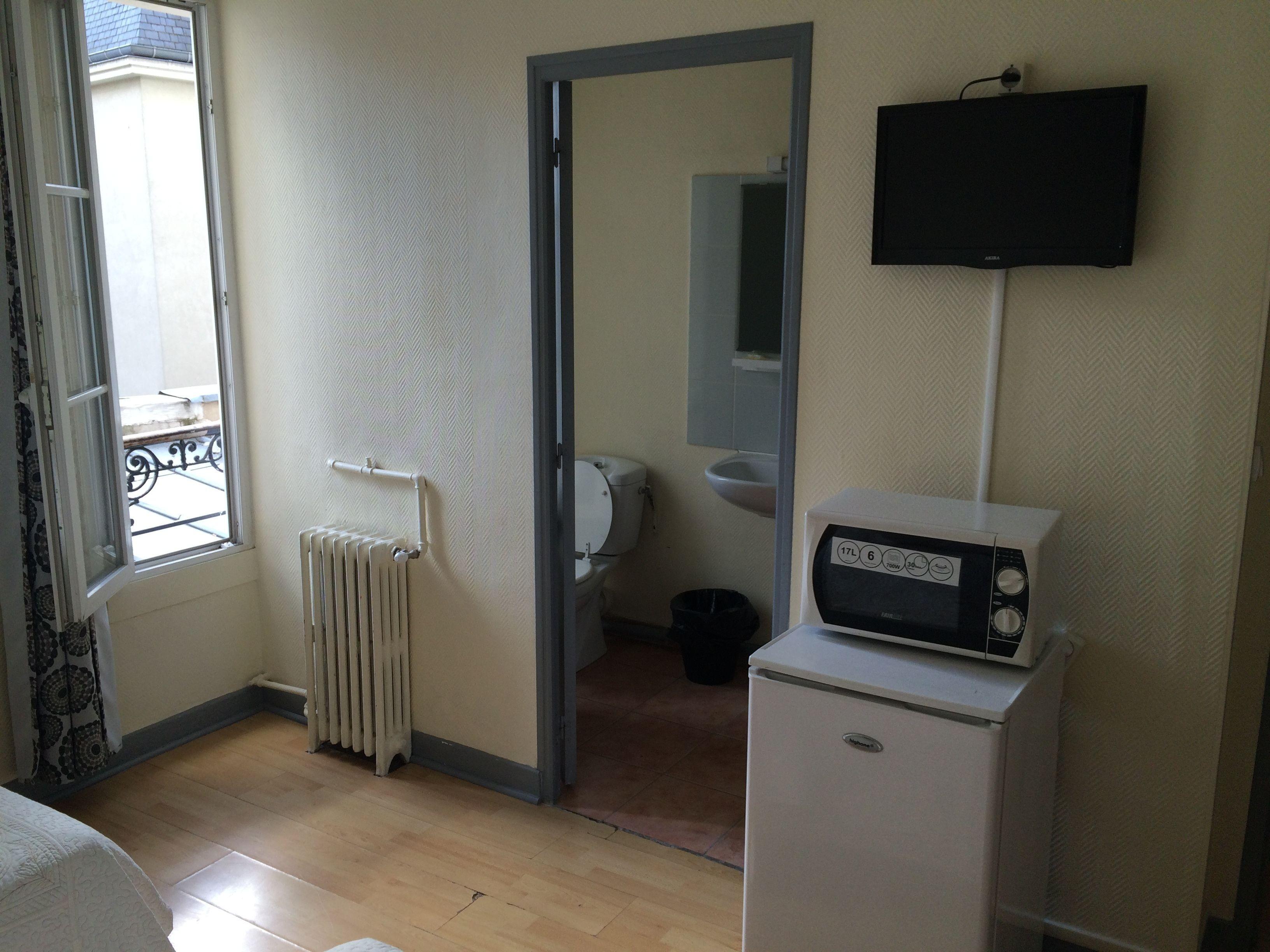 Au Royal Mad Hotel