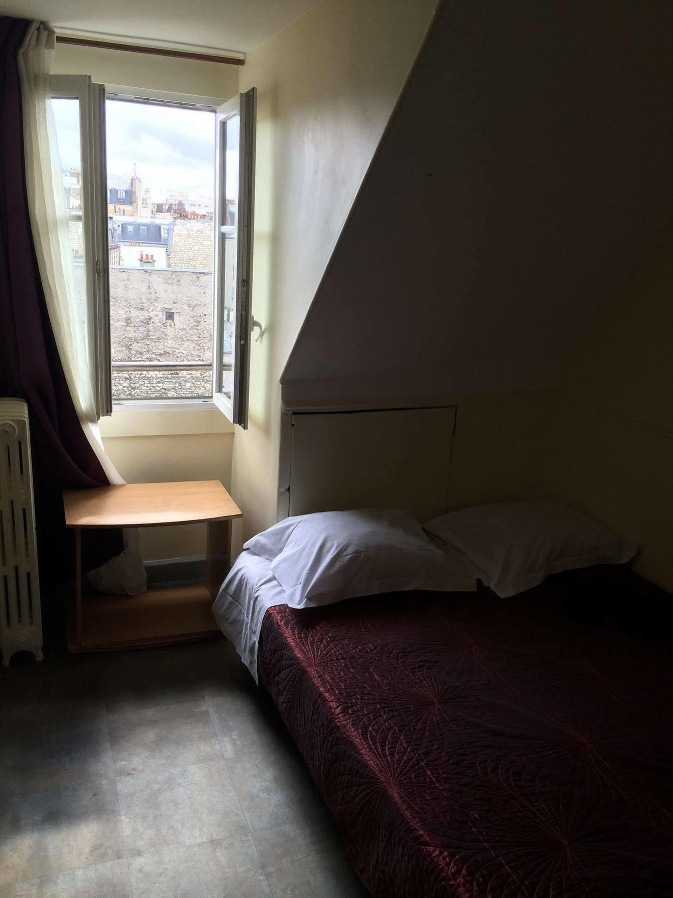 Au Royal Mad Hotel Parigi