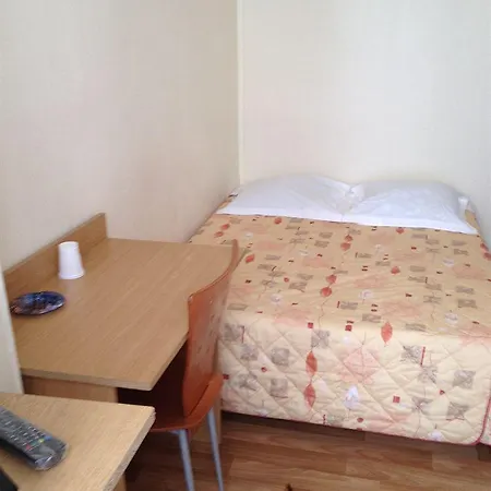 Au Royal Mad 3* Parigi