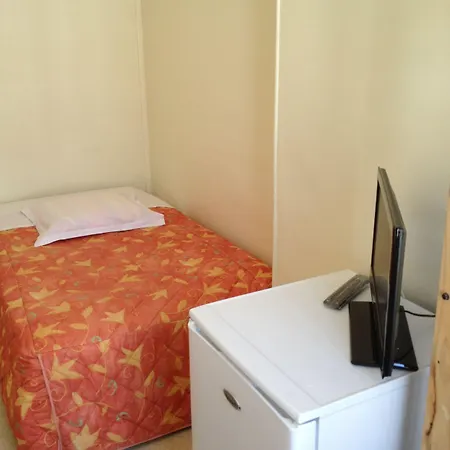 Au Royal Mad 3*