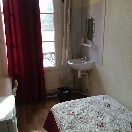 Au Royal Mad Hotel Parigi